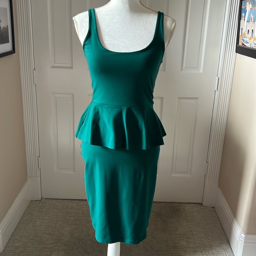 Pretty forest green Susana Monaco peplum dress XS